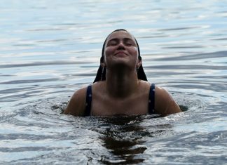 Just Let Me Breathe by Elle Rosenfeld - Photo by Zoe Oppenheimer