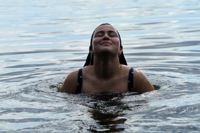 Just Let Me Breathe by Elle Rosenfeld - Photo by Zoe Oppenheimer