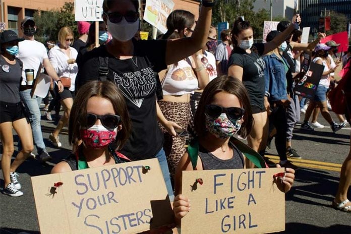 Why Are Women Still Absent from History Curricula? by Adina Gerwin - photo by Danielle Deculus