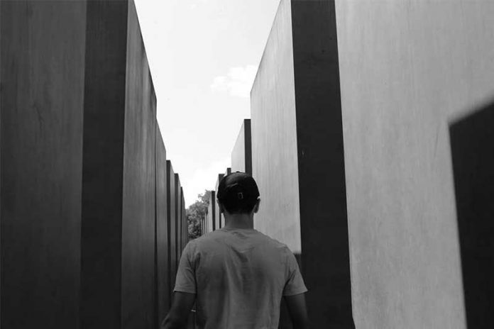 Broken Lines of Belonging by Natalie Dweck Romero - Photo by Danielle Deculus
