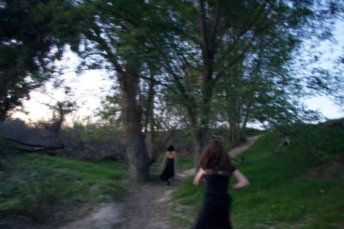 escaping_danielledeculus-.jpg