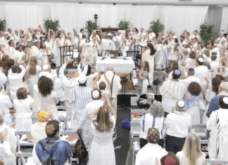 Finding Jewish Joy in the Quiet Moments Congregants celebrate Yom Kippur at IKAR.